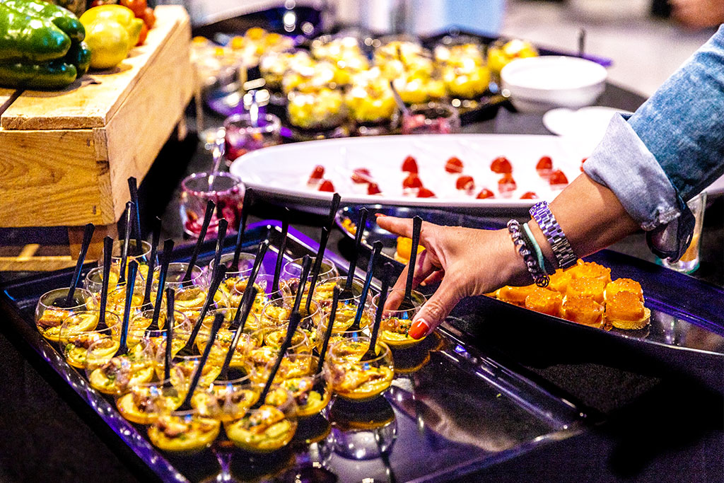 Aperitivos tipo cóctel para bodas y eventos realizado por Abades Catering