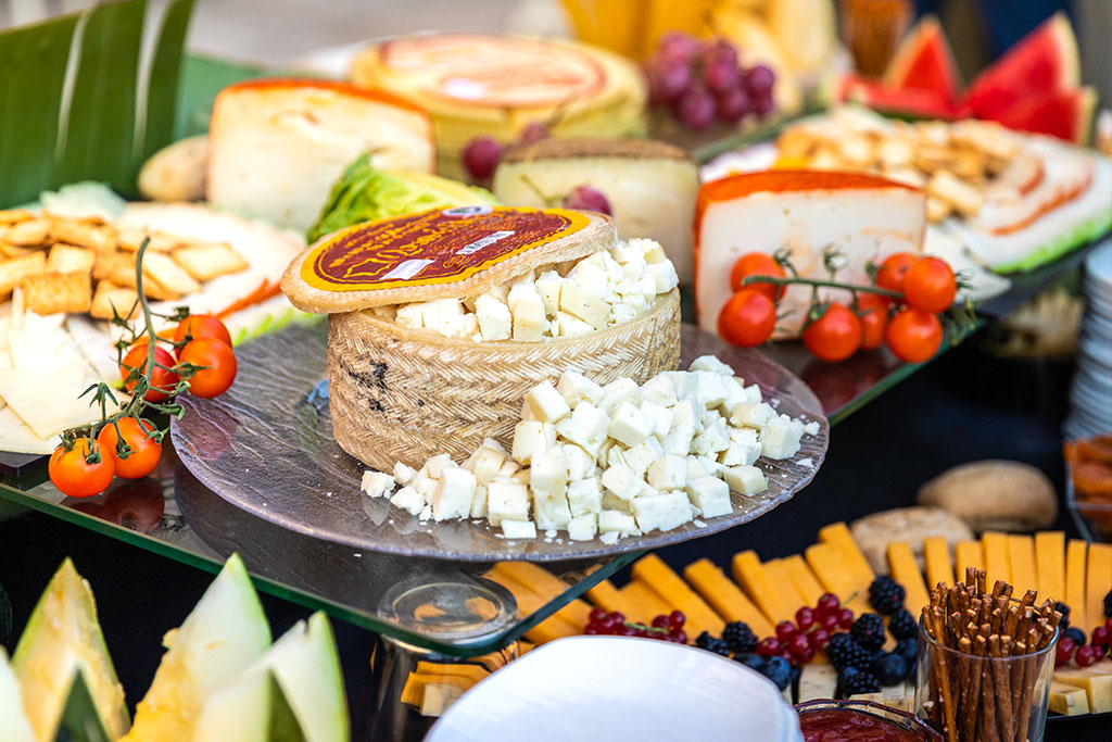 Buffet de queso realizado por Abades Catering en Granada