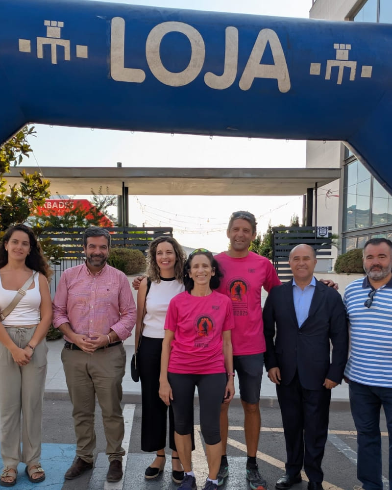 Representantes de Grupo Abades y del Ayuntamiento de Loja muestran su compromiso con el deporte, la salud y el desarrollo rural en la presentación oficial de la 16ª edición de la Al Andalus Ultimate Trail.